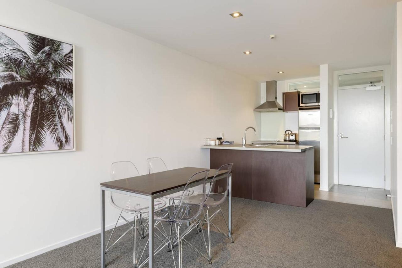 Central Mount Apartment, Quiet And Spacious With Pool Mount Maunganui Eksteriør billede